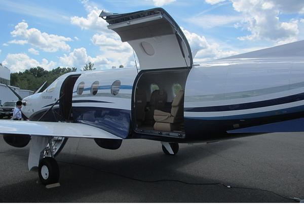 Airplane Doors Use Air Seals to Resist High Pressure